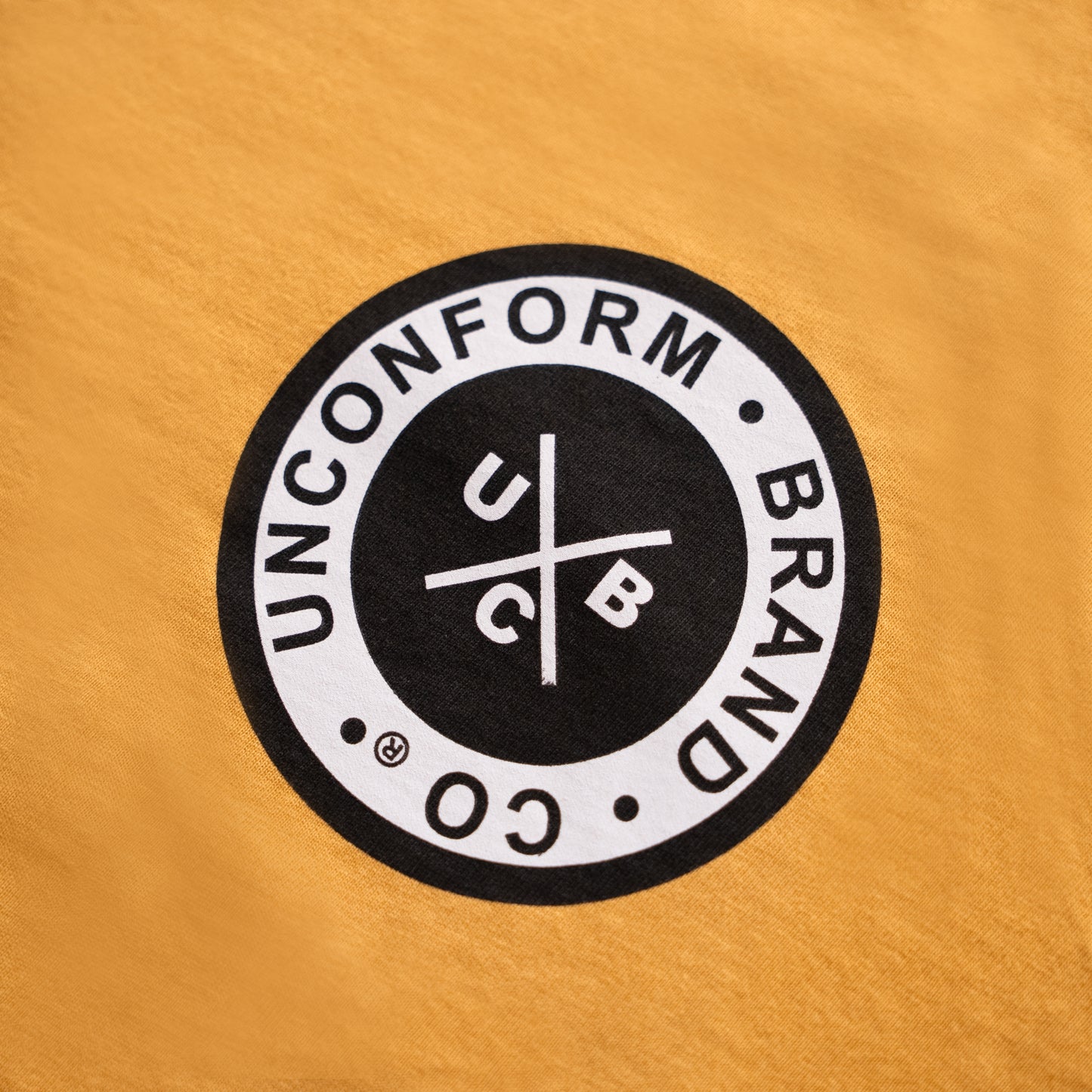 UNCONFORM Men's T-Shirt Mustard